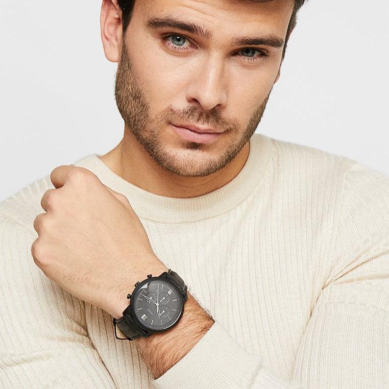 Fossil FS5503 wearing on wrist 